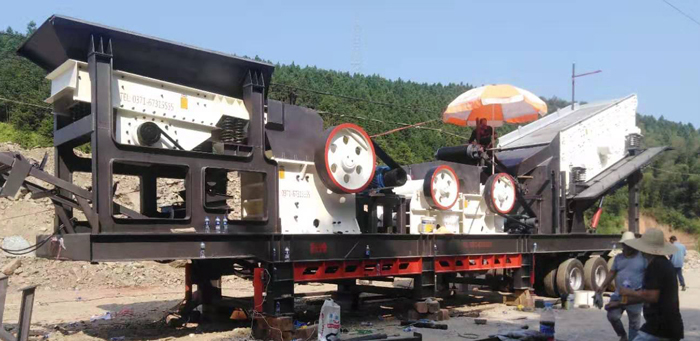 加長(zhǎng)版拖車移動(dòng)破碎機(jī)